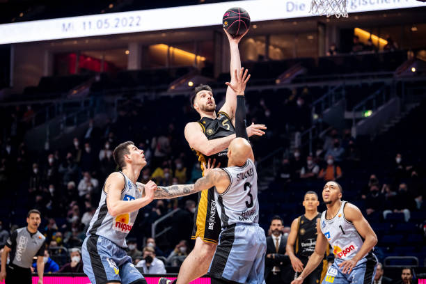 亚以0比1 亚以0比1