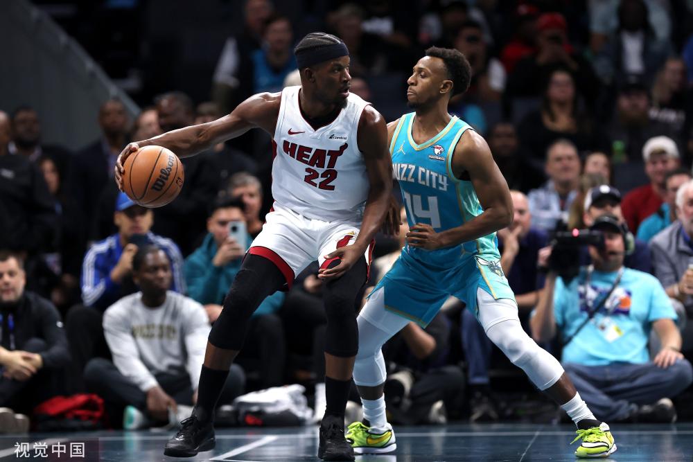 而他在球场 而他在球场